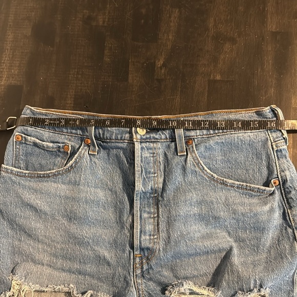 Levi’s 501 Cut Off Denim Jean Shorts Button Fly Size 32 - Picture 7 of 9